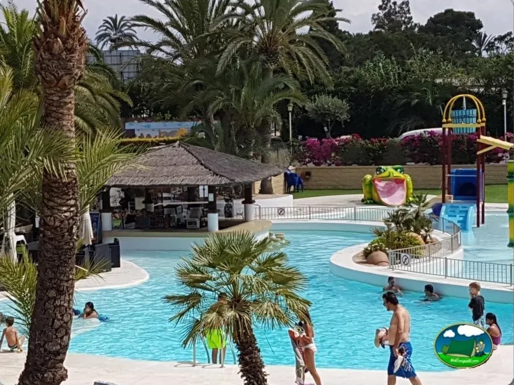 foto del parking Camping Benisol - Plazas vigiladas para caravanas (Benidorm - Alicante)